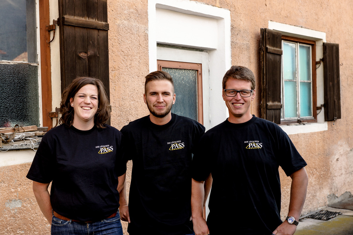 Waldhart Software employees with T-shirts from the Lötschen Pass