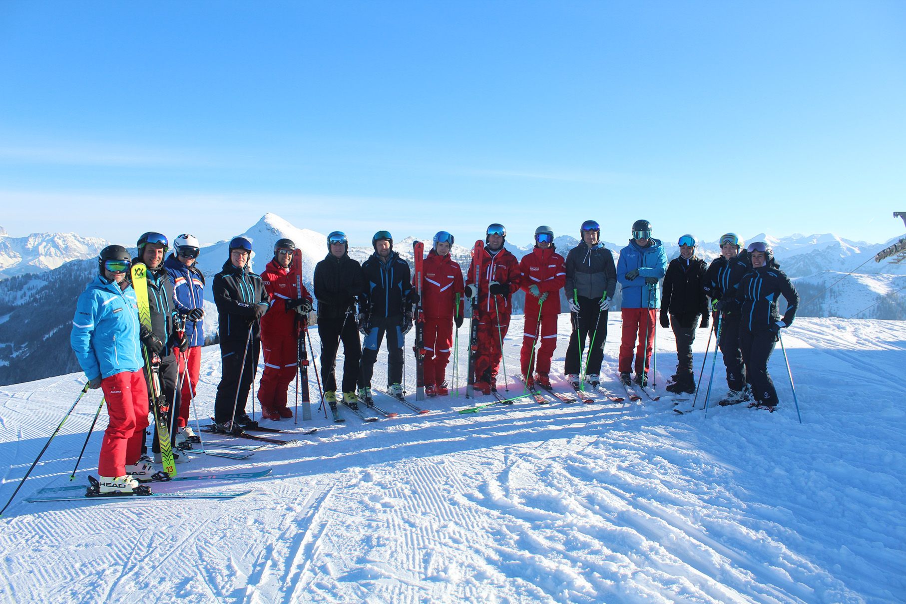 Group photo Salzburg ski day in Zauchensee